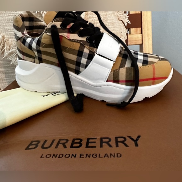 Burberry sneakers - Picture 4 of 4